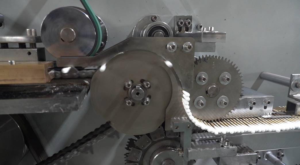 棉簽機：有效生產，節(jié)省人力