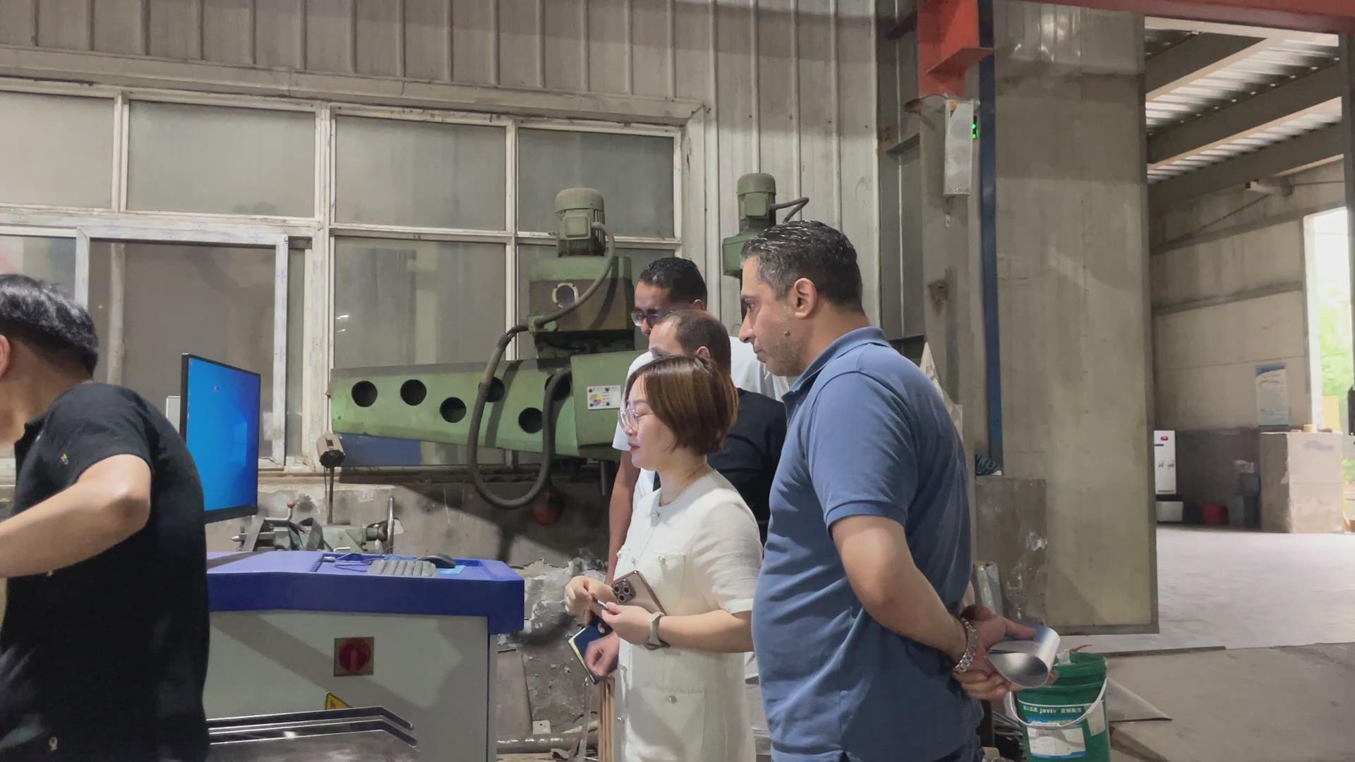 外國(guó)友人試機(jī)視頻