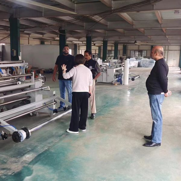 觀看我們的(包紙繃帶打卷機(jī))